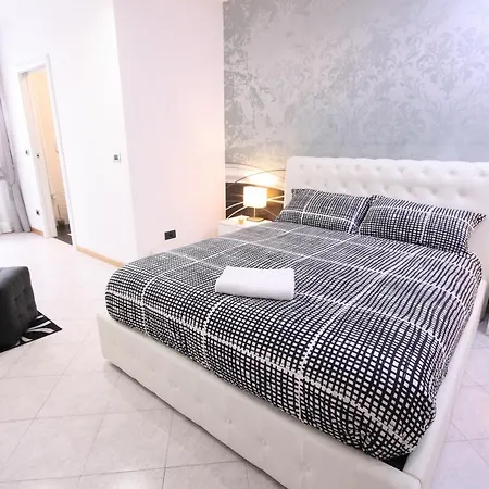 Bed & Breakfast Black&white And Cantu